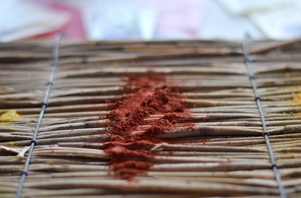 Bild 1 von Lehmfarbe Rubin 2.0 (Rot-Braun) samtrau  / (Menge) 0,5 kg